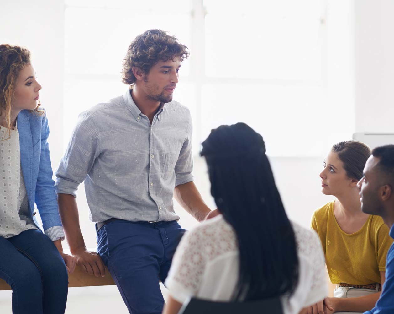 H&auml;nde reichen in der Selbsthilfegruppe